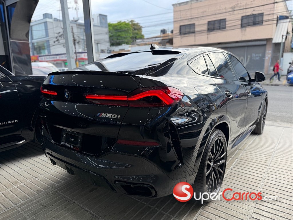 2021 BMW X 6 M50i — foto 8 / 9