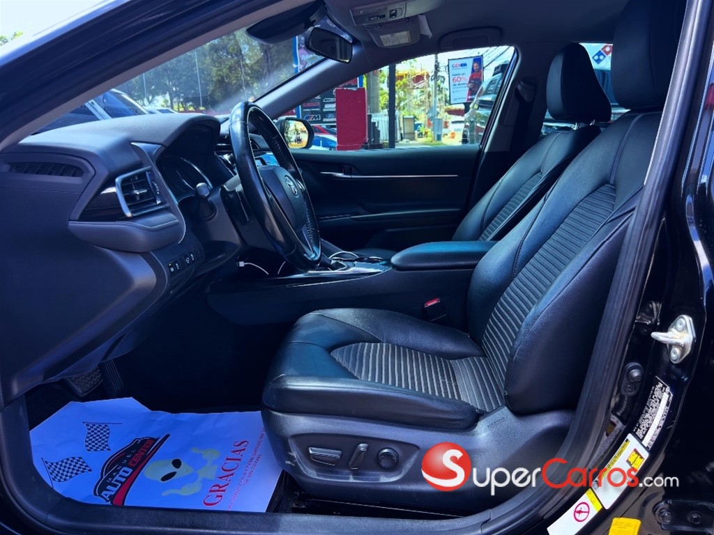 2019 Toyota Camry SE — foto 2 / 12