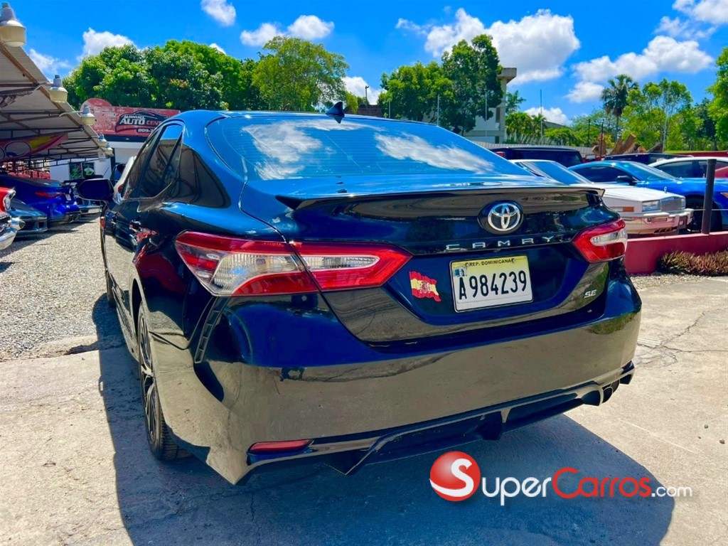 2019 Toyota Camry SE — foto 11 / 12