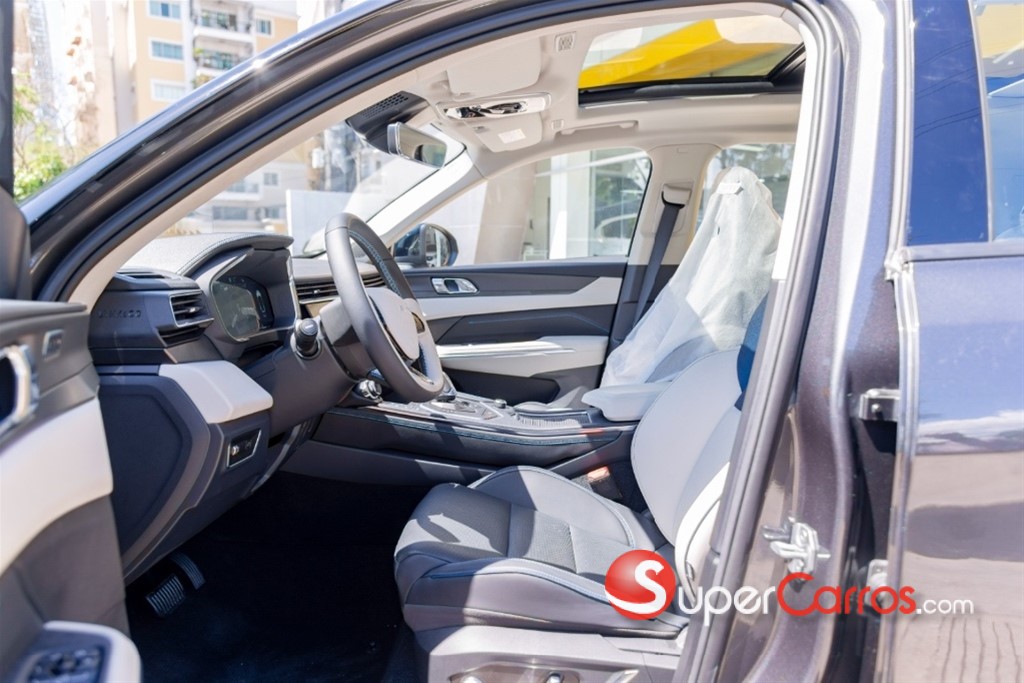 2025 Lynk CO 01 Louder Pro — foto 8 / 9