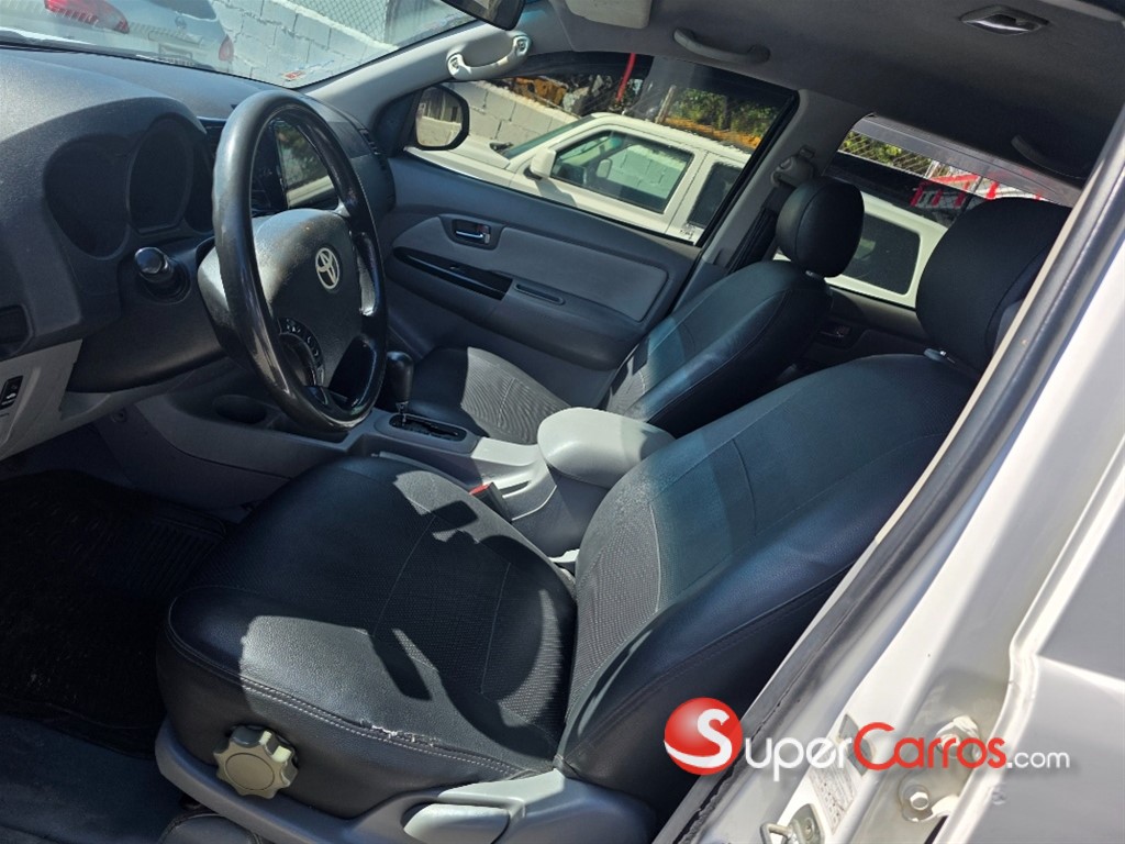 2011 Toyota Hilux SRV — foto 8 / 10