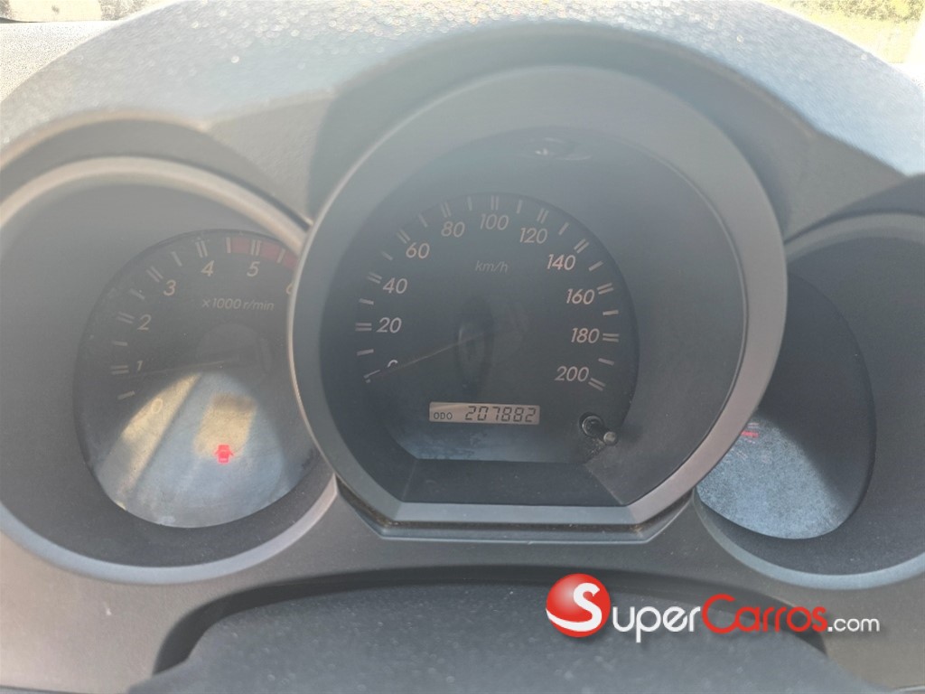 2011 Toyota Hilux SRV — foto 9 / 10