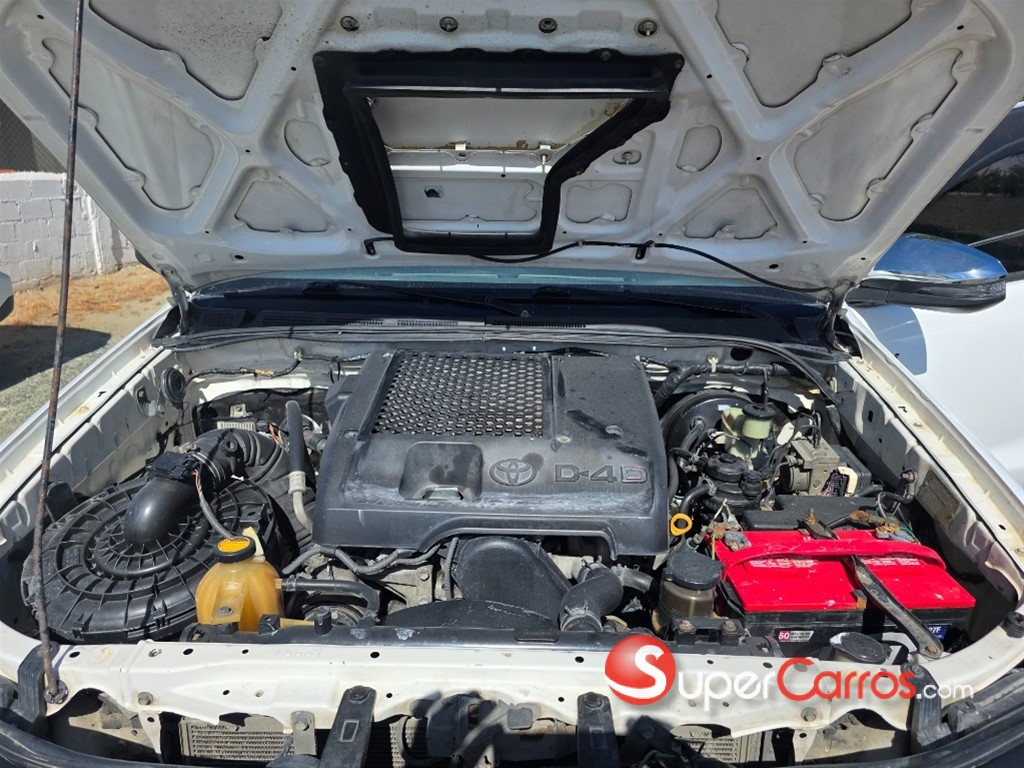 2011 Toyota Hilux SRV — foto 10 / 10