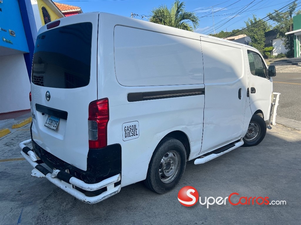 2012 Nissan Urvan Cargo — foto 6 / 11