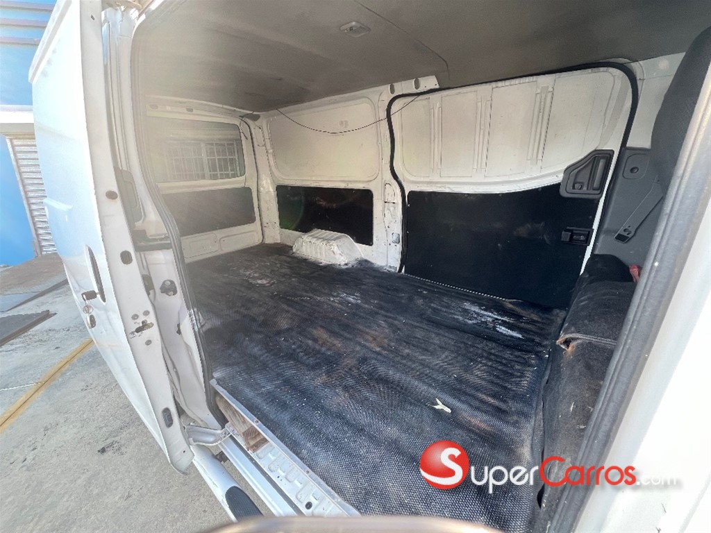 2012 Nissan Urvan Cargo — foto 7 / 11