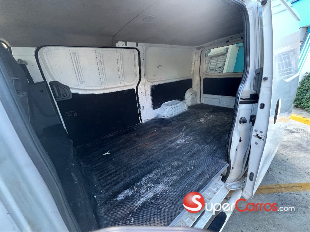 2012 Nissan Urvan Cargo — foto 8 / 11