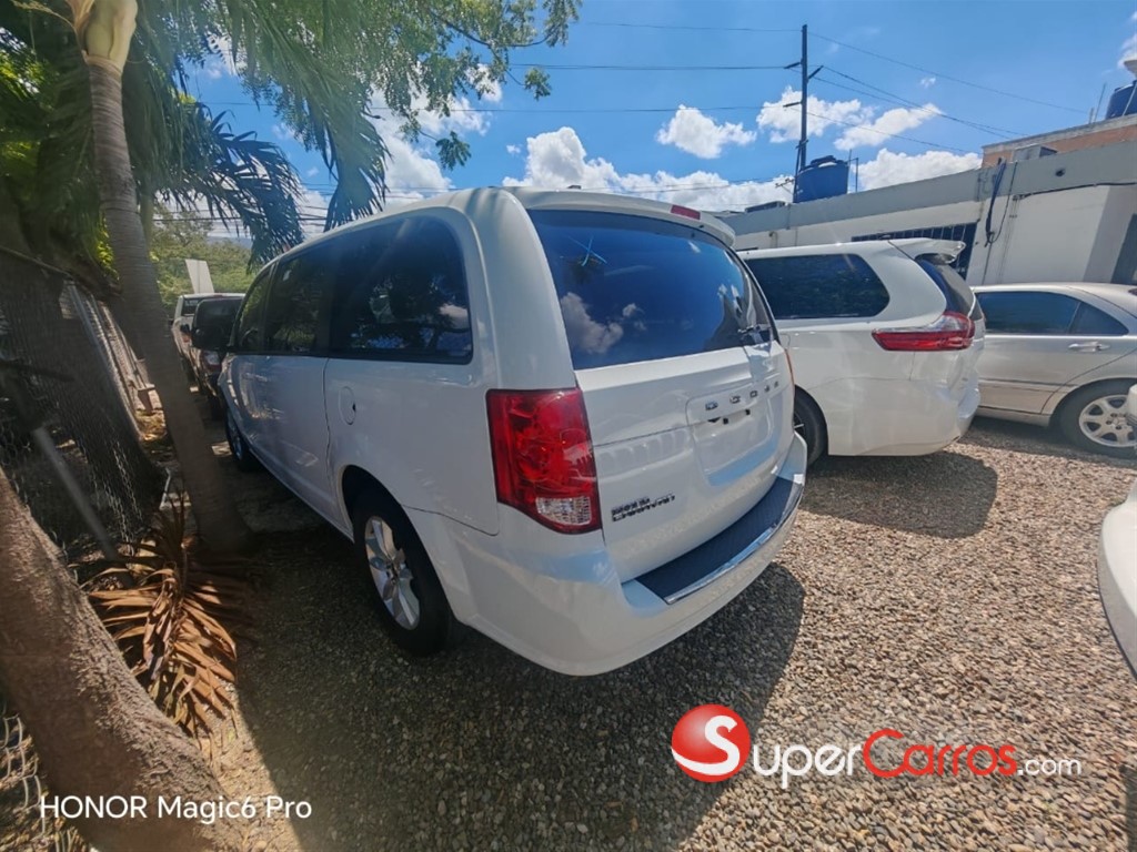 2020 Dodge Caravan SXT — foto 2 / 7