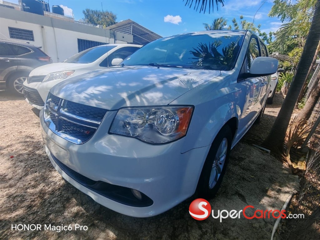 2020 Dodge Caravan SXT — foto 4 / 7