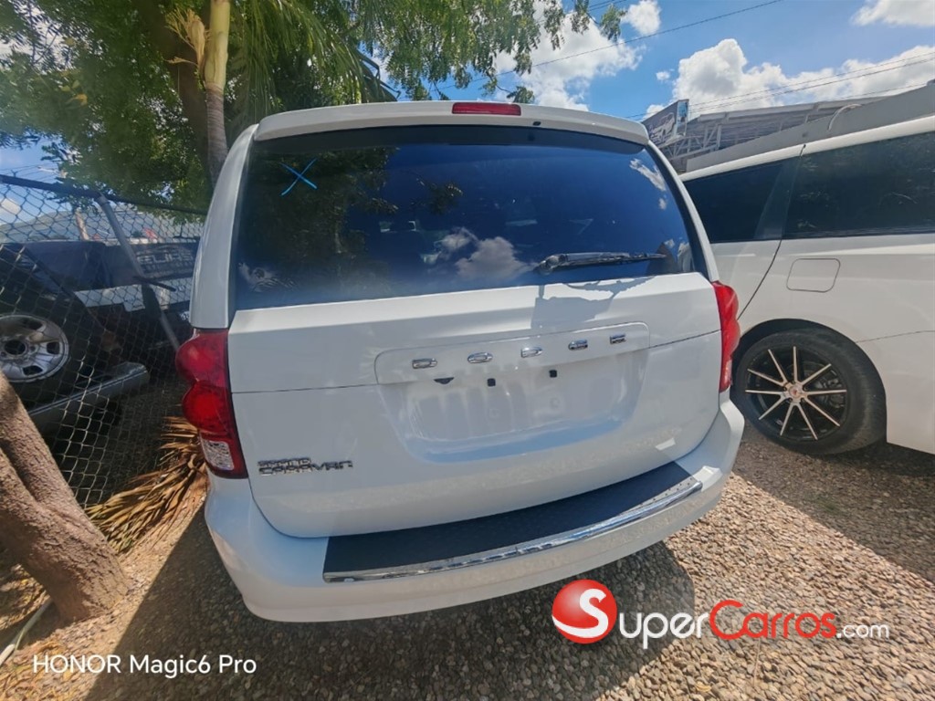 2020 Dodge Caravan SXT — foto 5 / 7