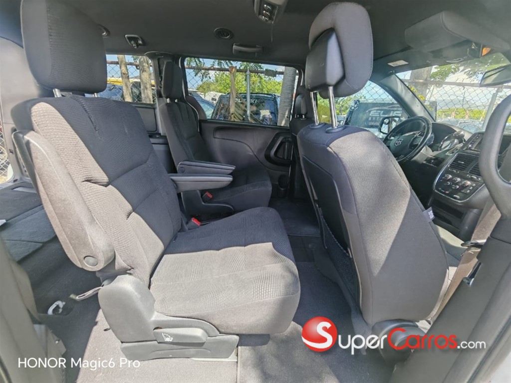 2020 Dodge Caravan SXT — foto 6 / 7