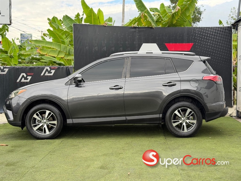2017 Toyota RAV4 XLE — foto 4 / 10