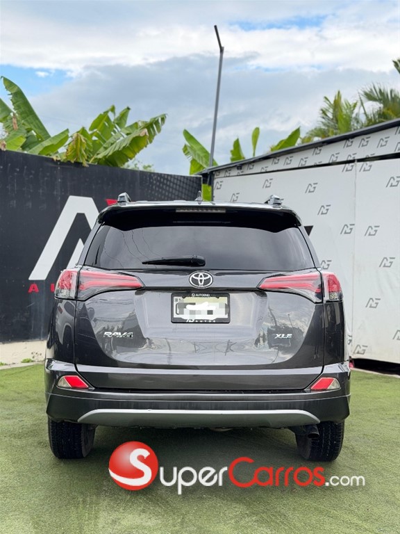 2017 Toyota RAV4 XLE — foto 5 / 10