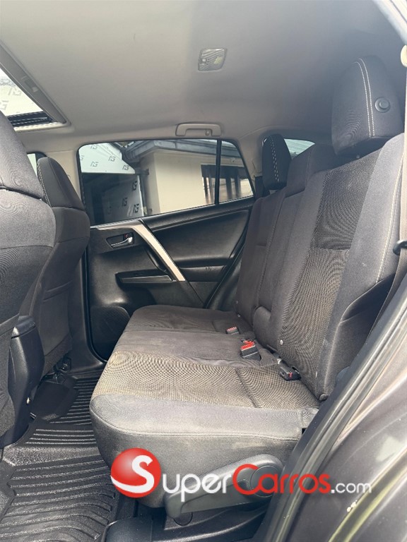 2017 Toyota RAV4 XLE — foto 8 / 10