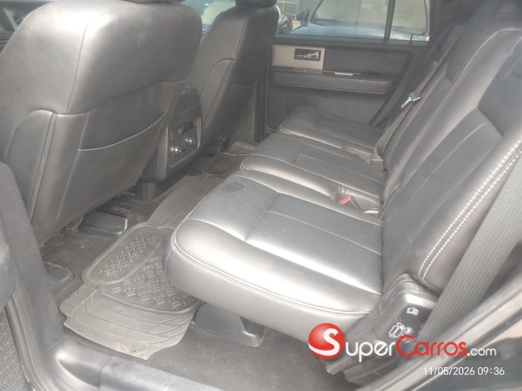 2017 Ford Expedition XLT — foto 6 / 12