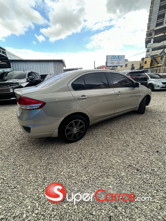 2017 Suzuki Ciaz — foto 3 / 12