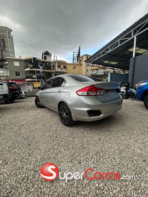 2017 Suzuki Ciaz — foto 4 / 12