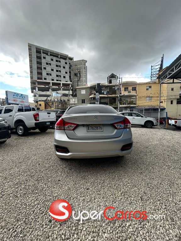 2017 Suzuki Ciaz — foto 7 / 12