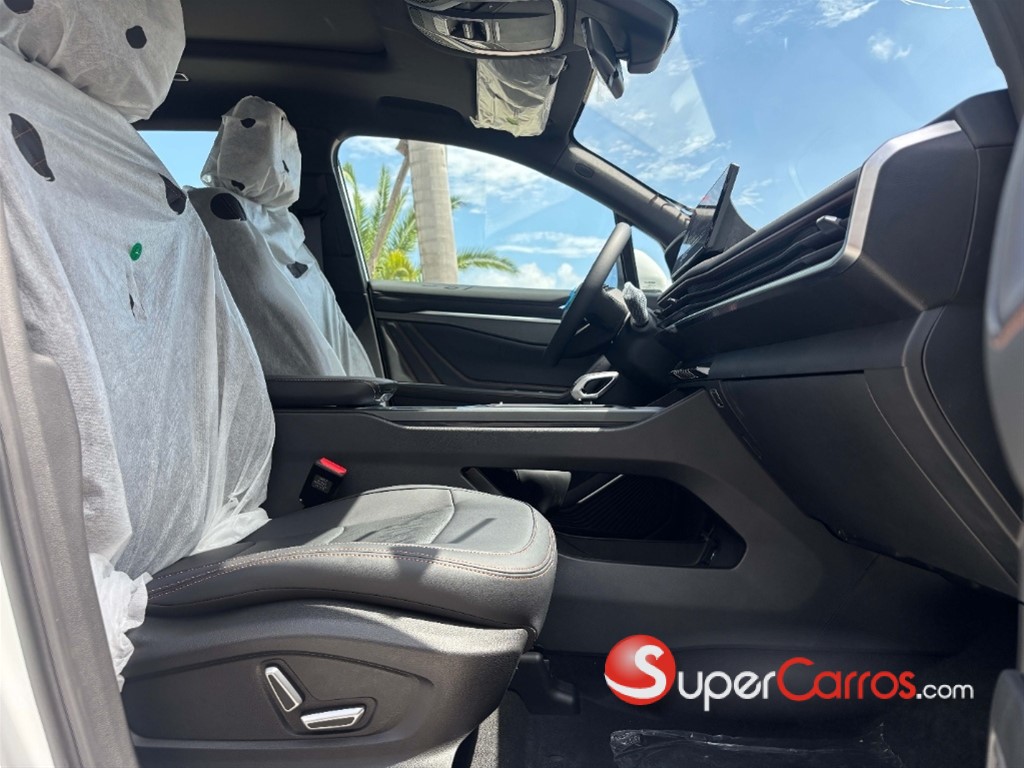2027 Geely Okavango — foto 5 / 8