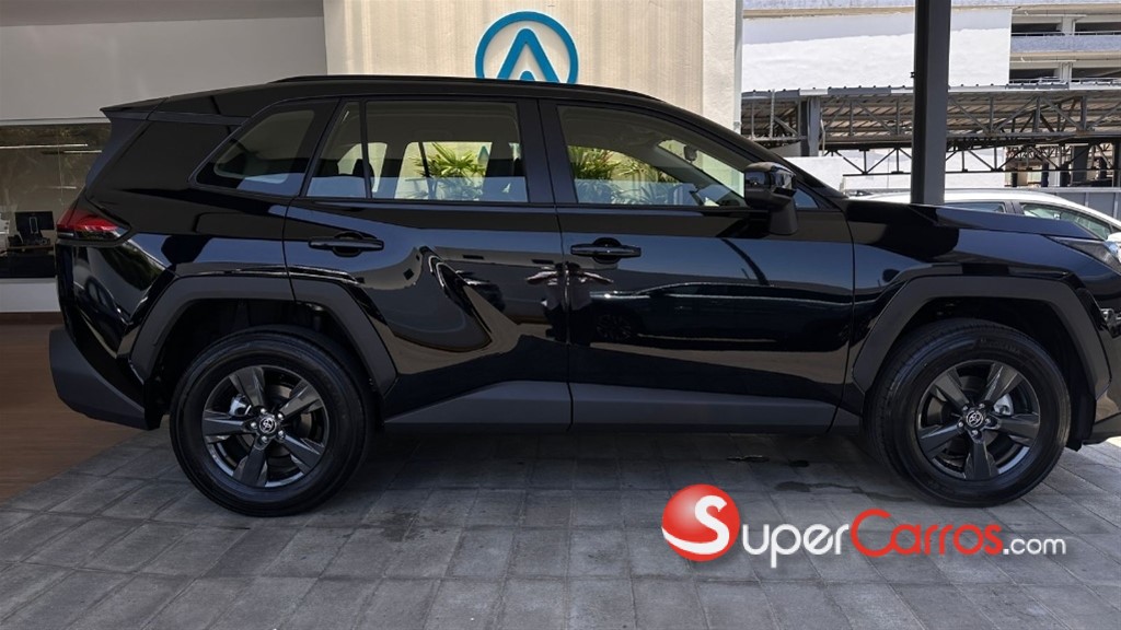2027 Toyota RAV4 LE Hibrid — foto 8 / 11