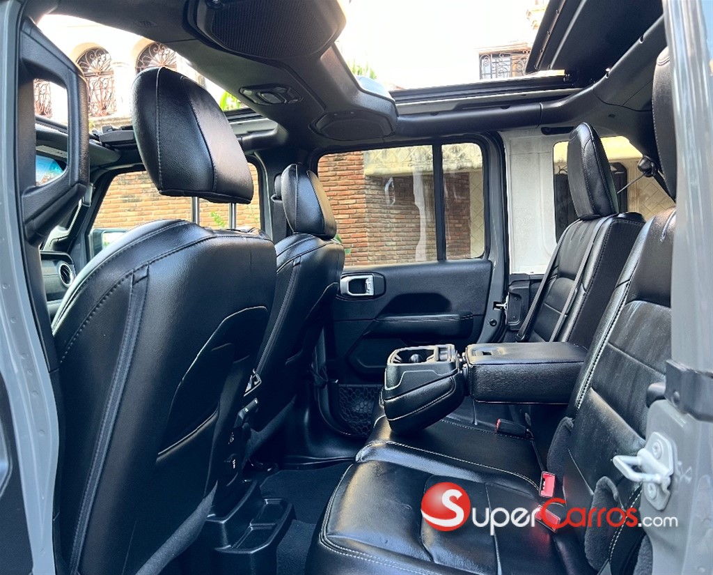 2020 Jeep Wrangler Unlimited Sahara — foto 10 / 12