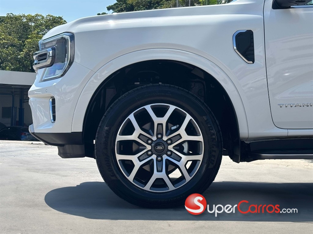 2025 Ford Everest Limited — foto 2 / 8