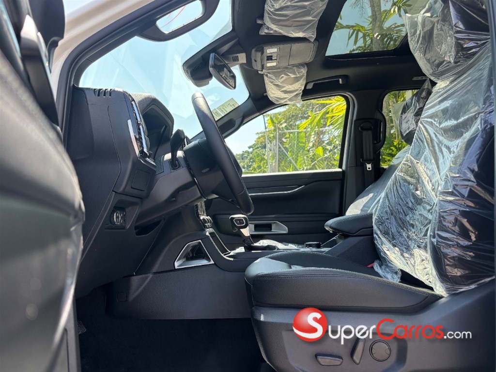 2025 Ford Everest Limited — foto 3 / 8