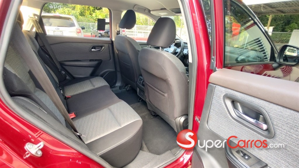2021 Nissan Rogue SV — foto 7 / 10