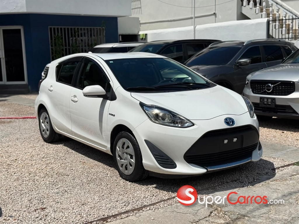 2021 Toyota Aqua Hibrido — foto 3 / 10