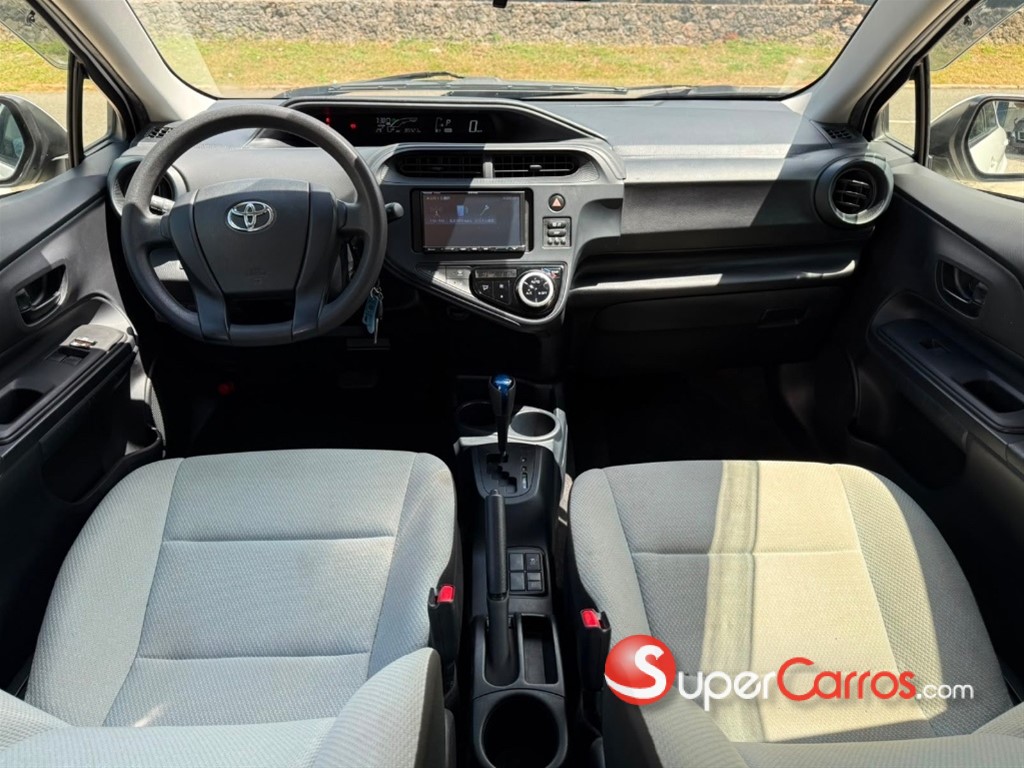 2021 Toyota Aqua Hibrido — foto 6 / 10