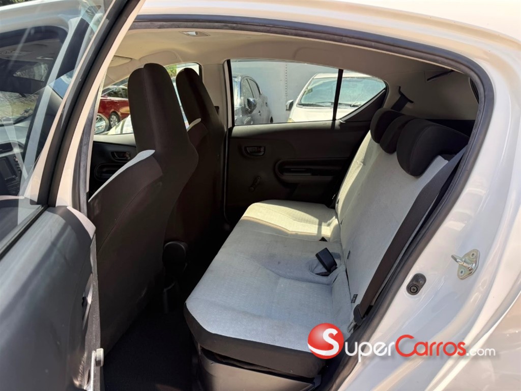 2021 Toyota Aqua Hibrido — foto 8 / 10