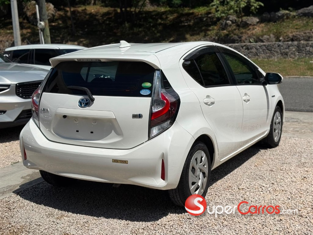 2021 Toyota Aqua Hibrido — foto 10 / 10