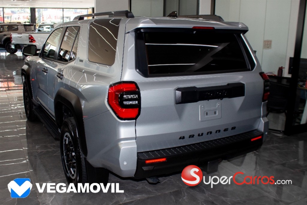 2026 Toyota 4 Runner SR5 — foto 3 / 11