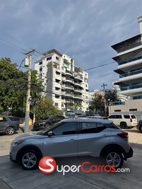 2020 Nissan Kicks — foto 2 / 12