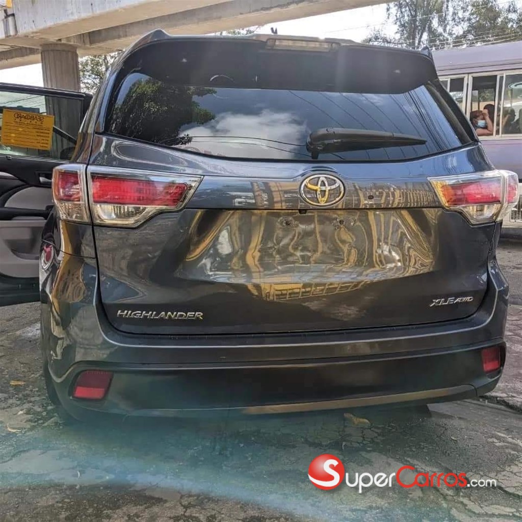 2016 Toyota Highlander XLE — foto 4 / 6