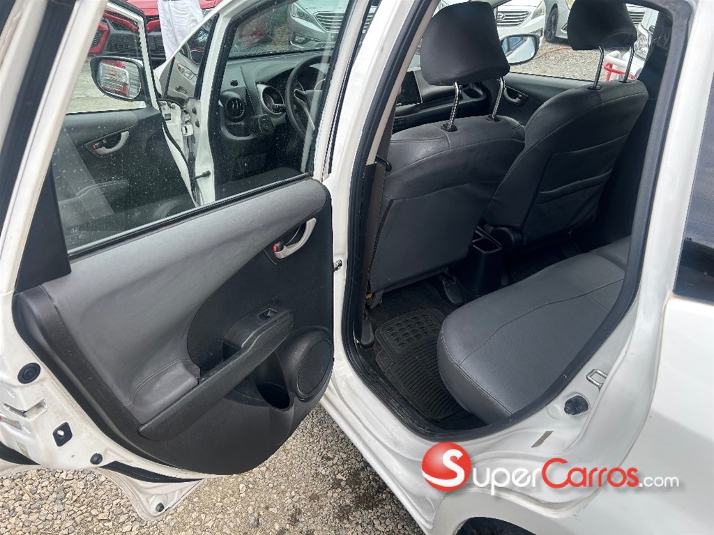 2013 Honda Fit — foto 8 / 12