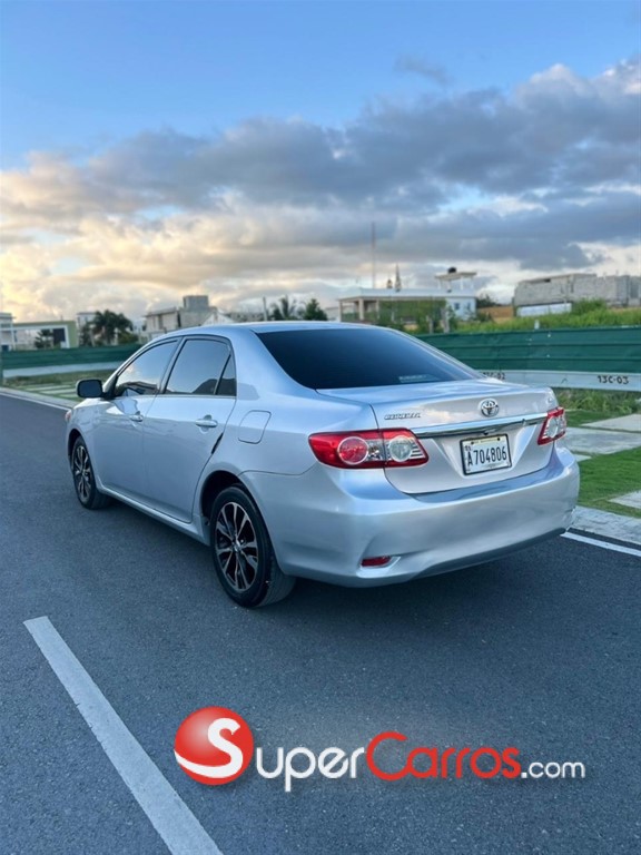 2013 Toyota Corolla LE — foto 4 / 8
