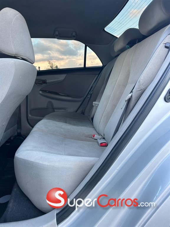 2013 Toyota Corolla LE — foto 6 / 8