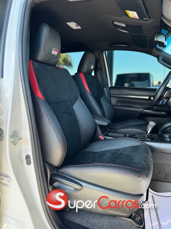 2025 Toyota Hilux GR Sport — foto 4 / 10