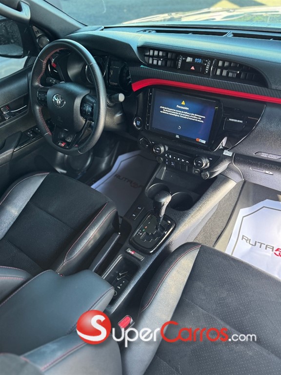 2025 Toyota Hilux GR Sport — foto 5 / 10