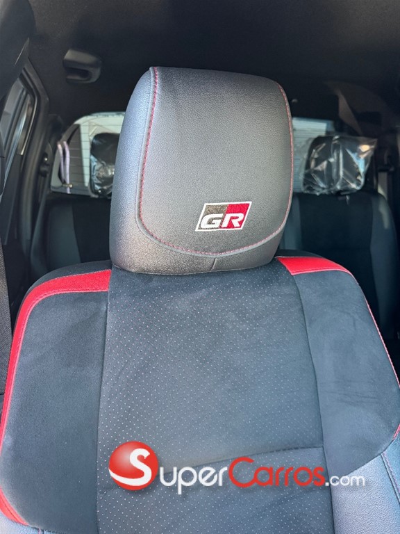 2025 Toyota Hilux GR Sport — foto 6 / 10