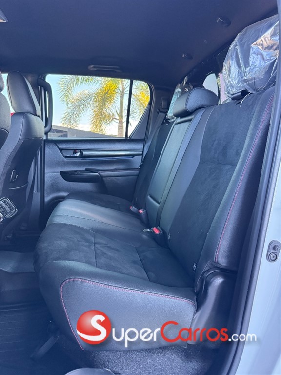 2025 Toyota Hilux GR Sport — foto 8 / 10