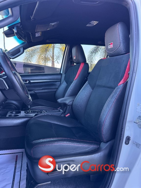 2025 Toyota Hilux GR Sport — foto 9 / 10