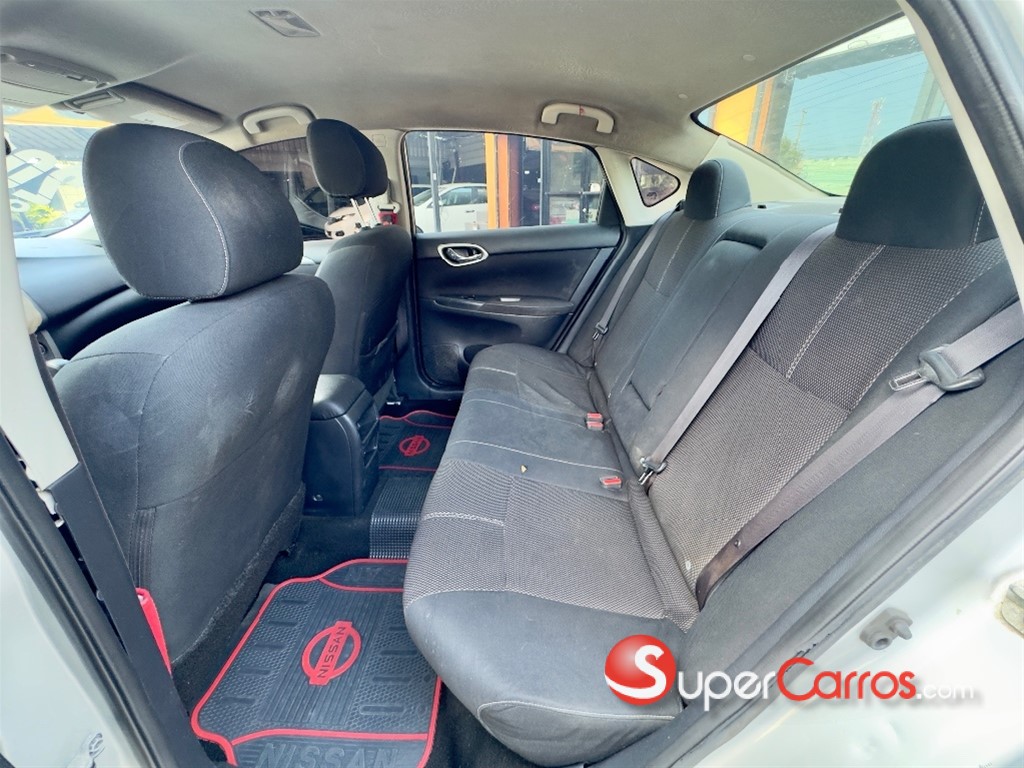 2014 Nissan Sentra SV — foto 9 / 11