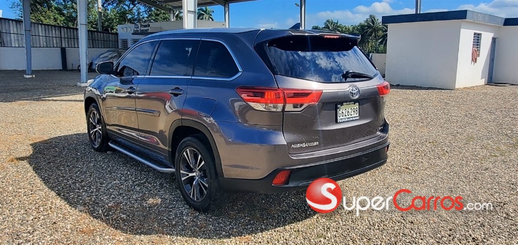 2018 Toyota Highlander LE Plus — foto 2 / 12