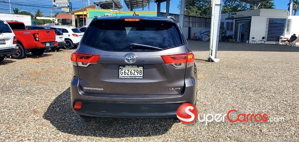 2018 Toyota Highlander LE Plus — foto 3 / 12