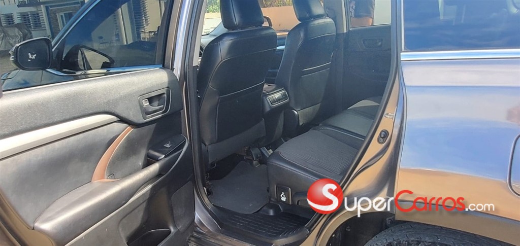 2018 Toyota Highlander LE Plus — foto 4 / 12