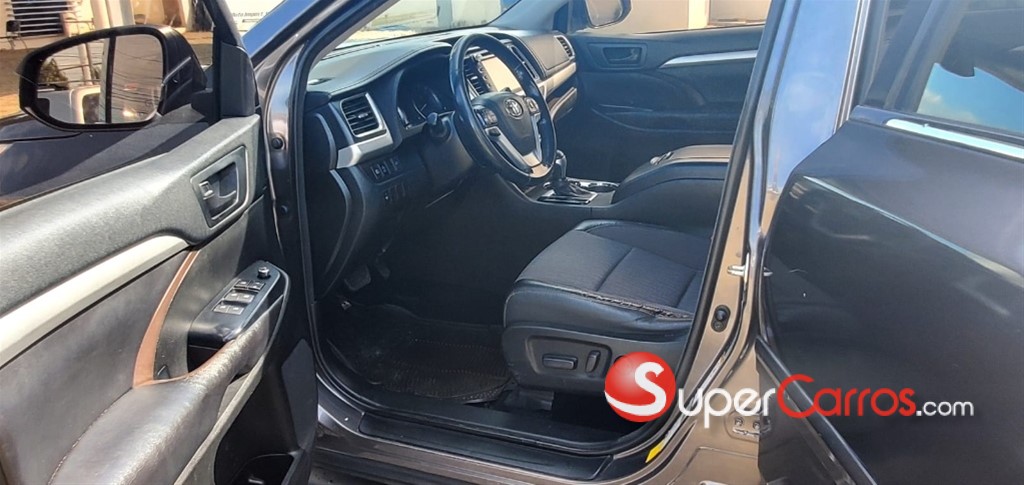 2018 Toyota Highlander LE Plus — foto 8 / 12