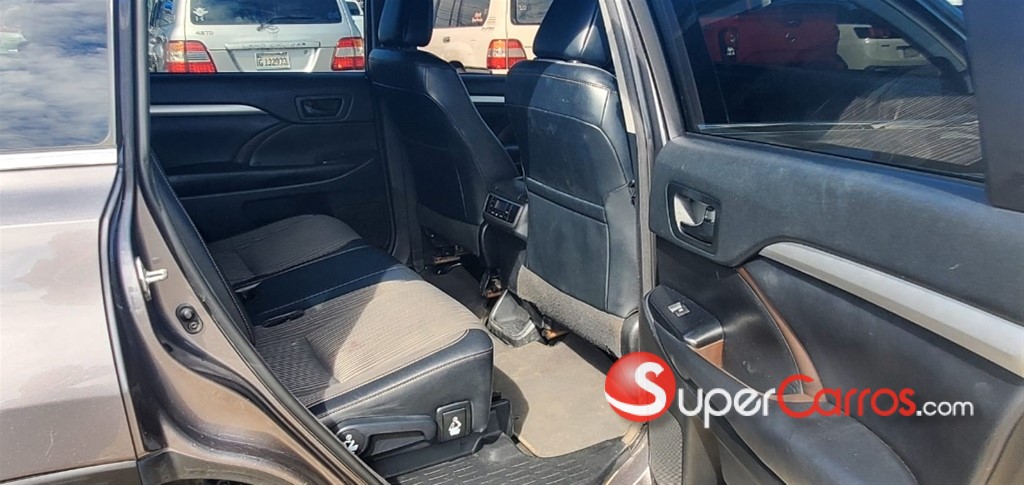 2018 Toyota Highlander LE Plus — foto 9 / 12