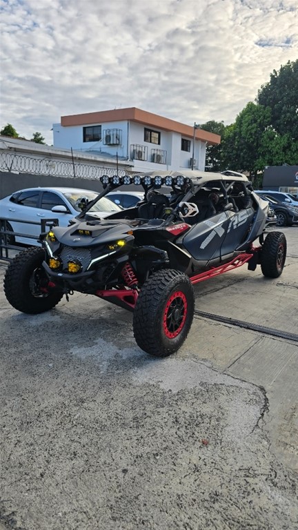 2025 Can Am Maverick R X RS SMART-SHOX — foto 2 / 12