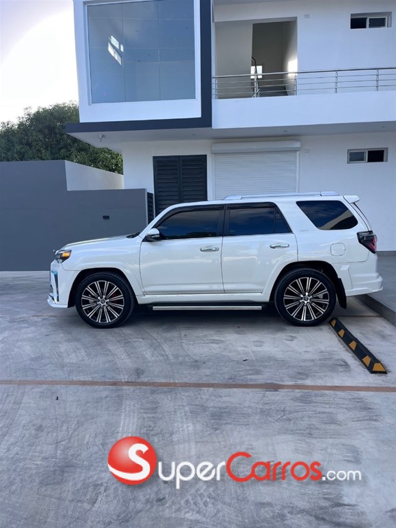 2018 Toyota 4 Runner Limited — foto 9 / 12
